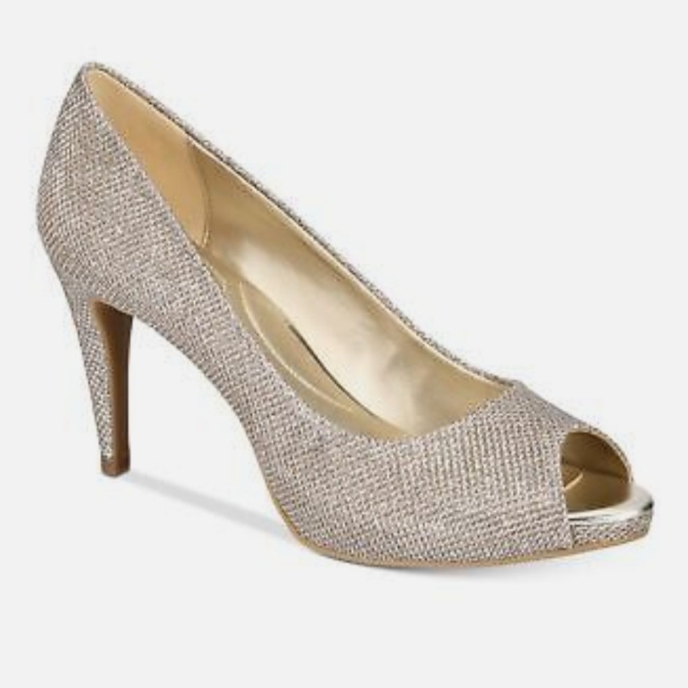 BANDOLINO Womens Silver 1/2" Platform pumps with padded insole 3 1/2 " heels.